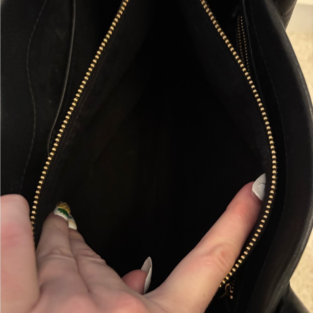 Tory Butch black purse. - Picture 7 of 11